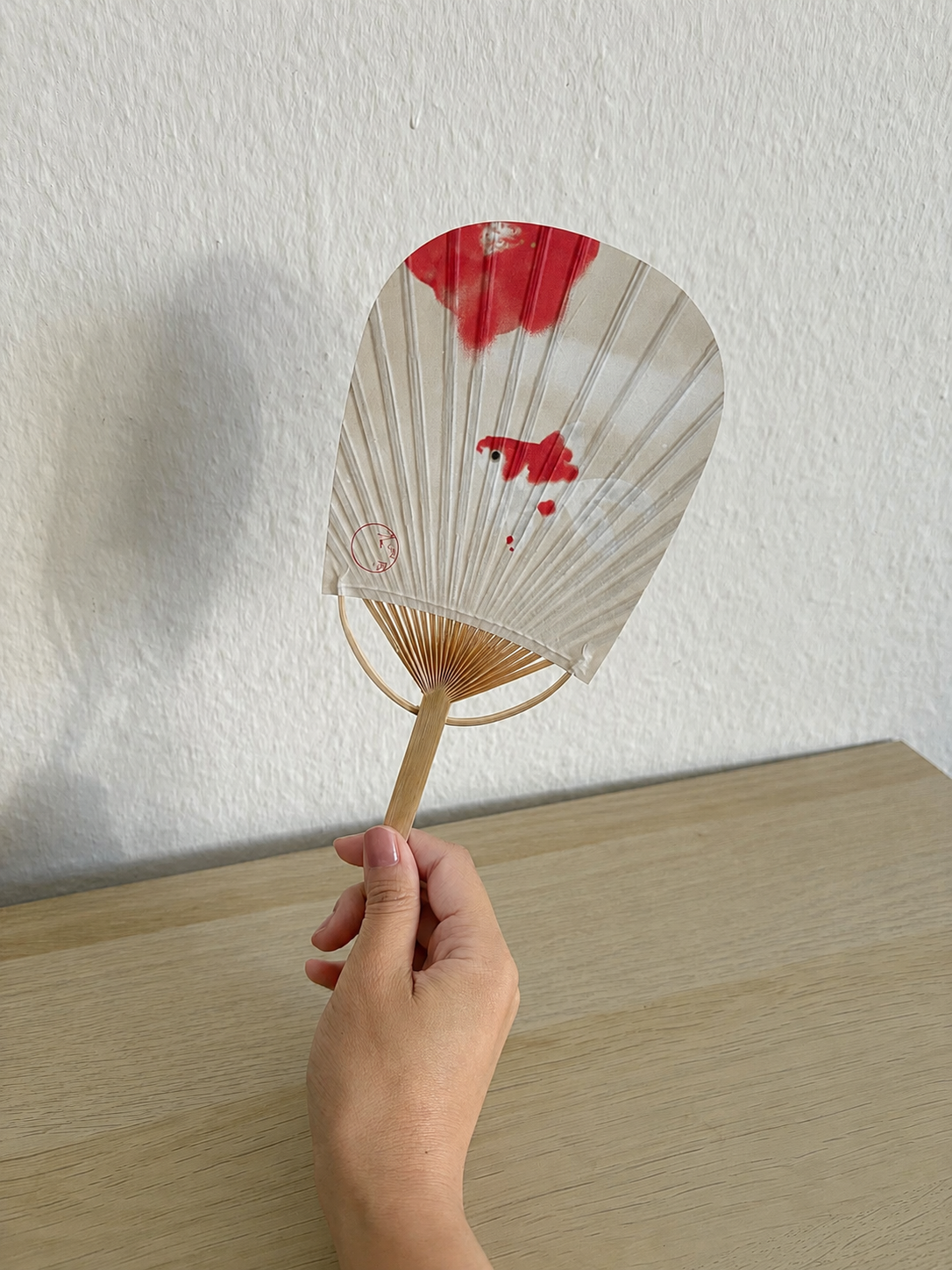 Mini-uchiwa japonais avec enveloppe – Poisson rouge