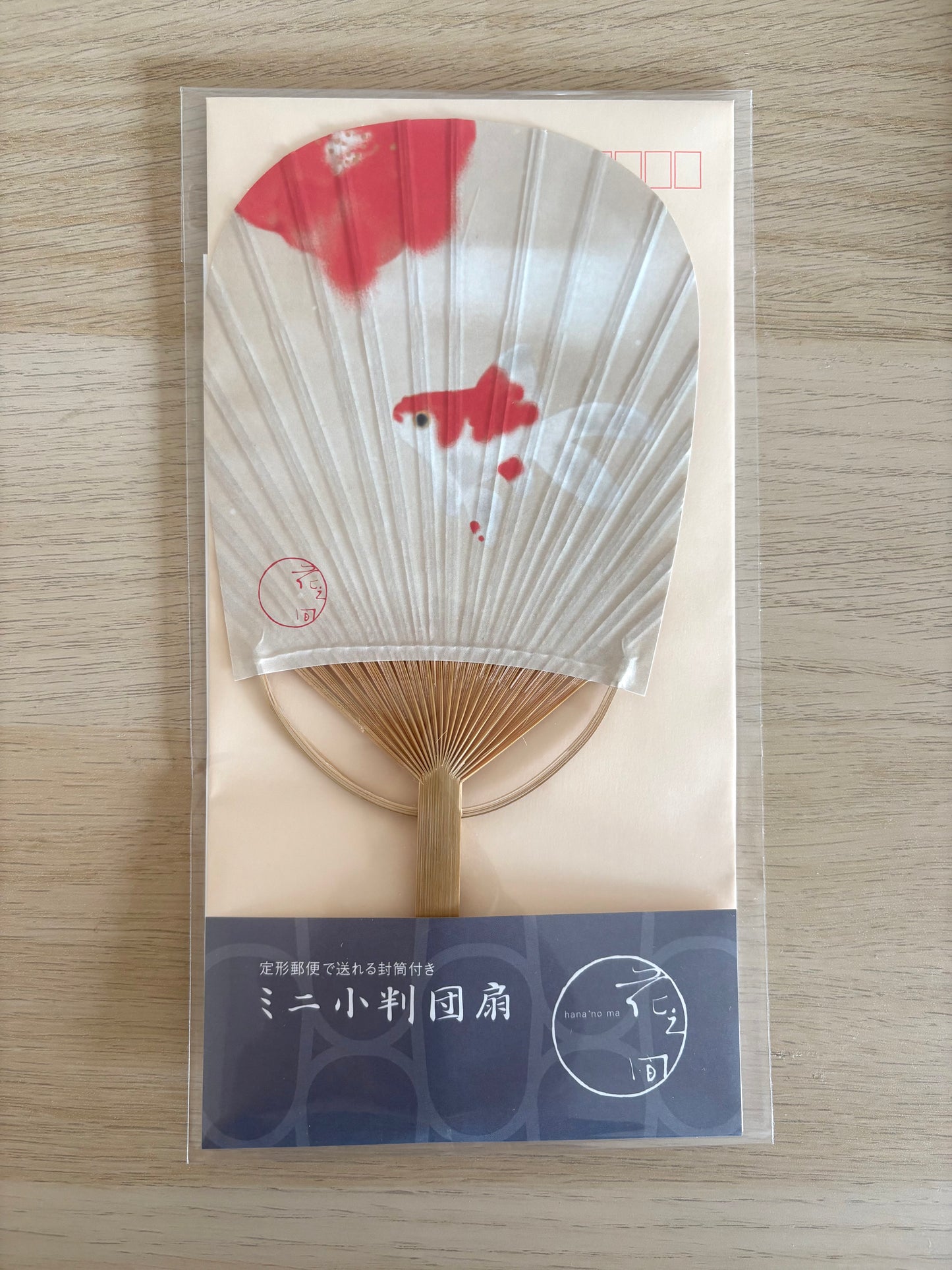 Mini-uchiwa japonais avec enveloppe – Poisson rouge