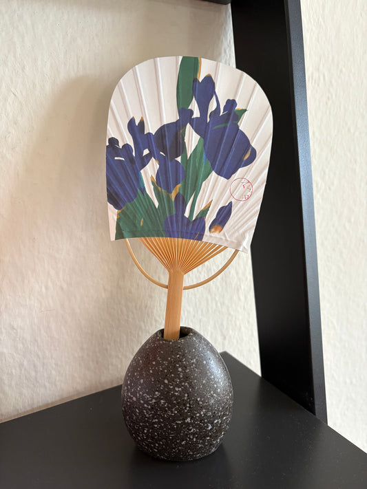 Japanisches Mini-Uchiwa mit Umschlag – Blaue Iris