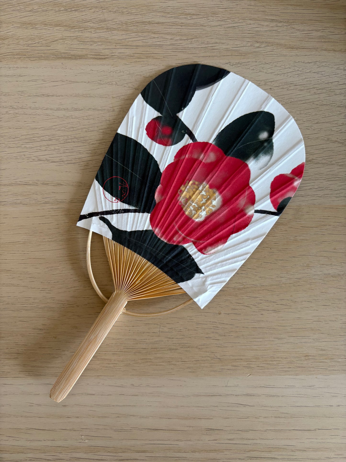 Japanse mini-uchiwa met envelop – Rode camelia